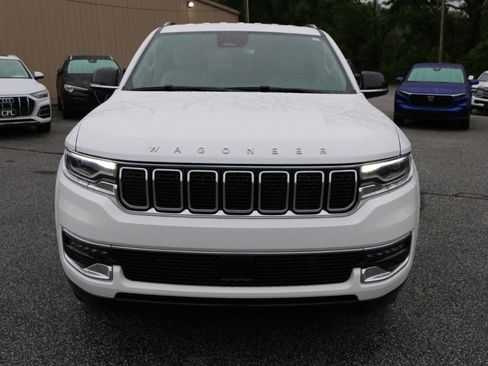 Used 2023 Jeep Wagoneer 2WD image 10