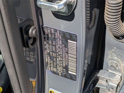 Used 2024 Hyundai Venue SEL image 33