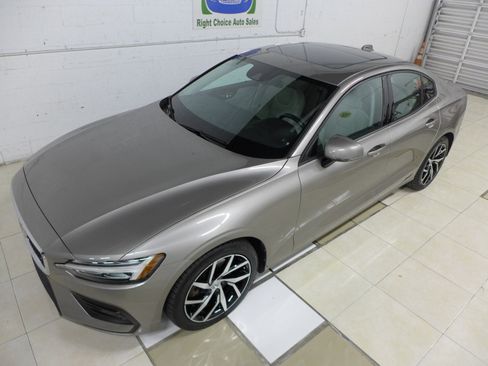 Used 2020 Volvo S60 T5 Momentum image 73