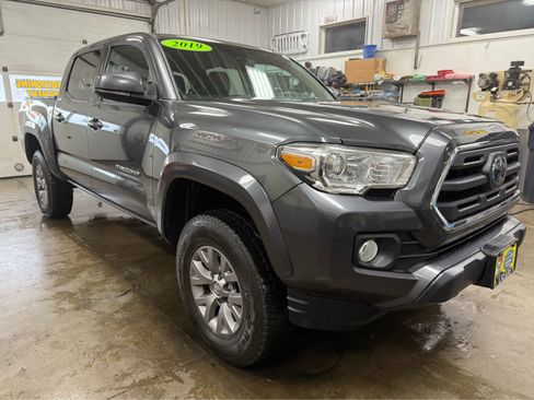 Used 2019 Toyota Tacoma SR5 image 3