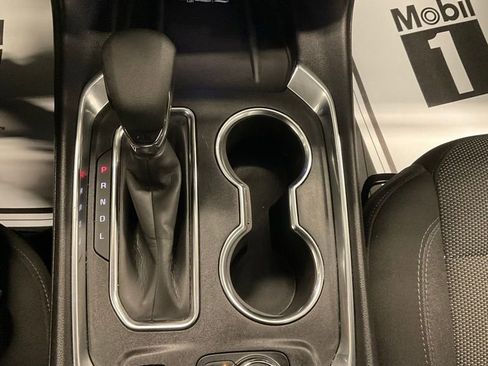 Used 2023 Chevrolet Traverse LT w/ Rear Camera Mirror Package image 25