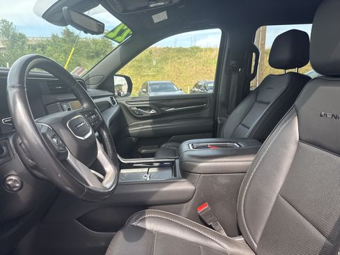 Used 2022 GMC Yukon XL Denali w/ Advanced Technology Package AWD/4WD image 12