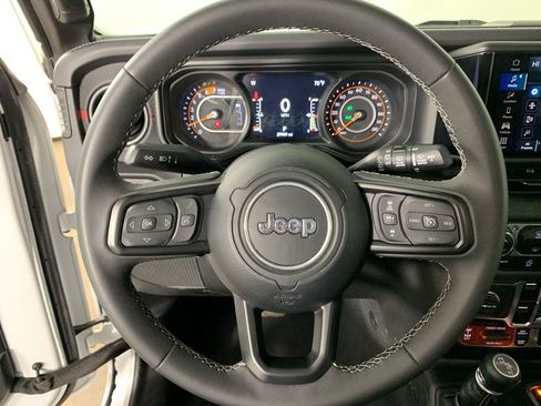 Used 2025 Jeep Wrangler Unlimited Rubicon AWD/4WD image 20