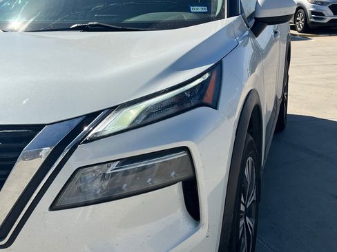 Used 2023 Nissan Rogue SV image 4