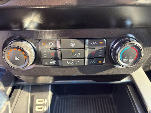 Used 2020 Ford F150 XLT w/ Equipment Group 302A Luxury AWD/4WD image 12
