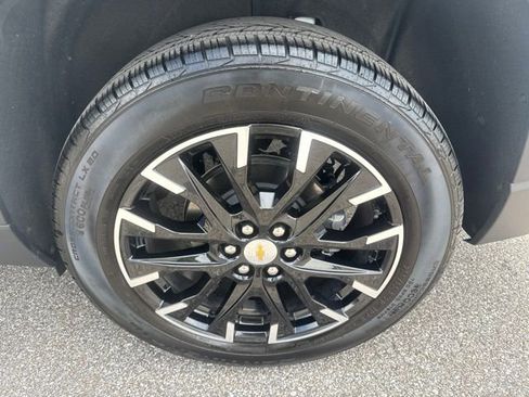 Used 2026 Chevrolet Traverse LT w/ Sun and Wheel Package FWD image 11