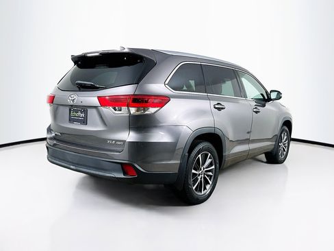 Used 2018 Toyota Highlander XLE w/ Carpet Mat Package (TMS) AWD/4WD image 9