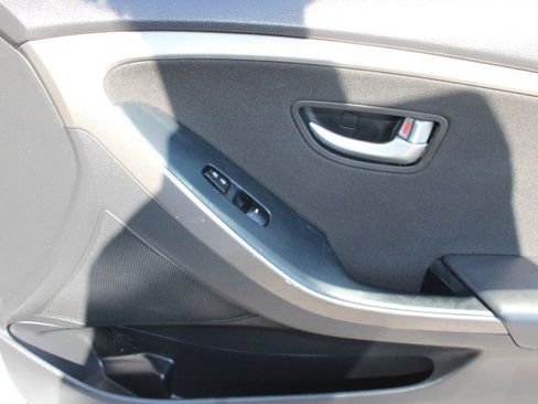Used 2016 Hyundai Elantra GT FWD image 10