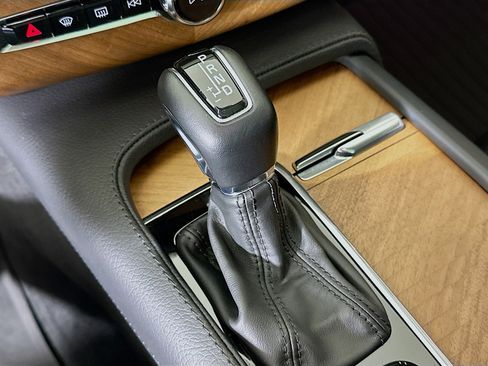 Used 2022 Volvo XC90 T5 Momentum w/ Advanced Package image 25