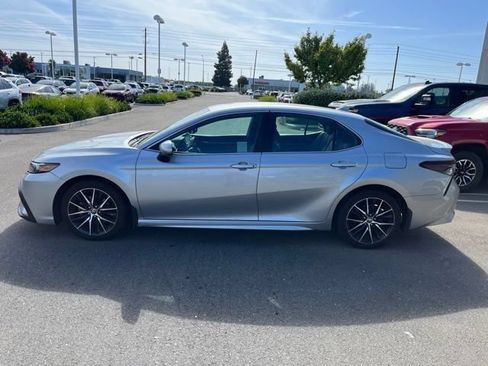 Used 2021 Toyota Camry SE FWD image 8