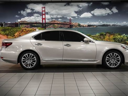 Used 2017 Lexus LS 460 w/ Comfort Package RWD image 5