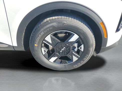 New 2026 Kia Sportage LX image 5