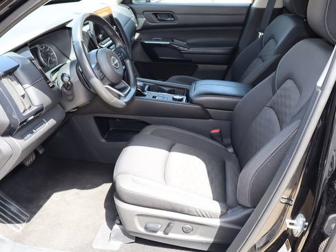 Used 2024 Nissan Pathfinder SV AWD/4WD image 16