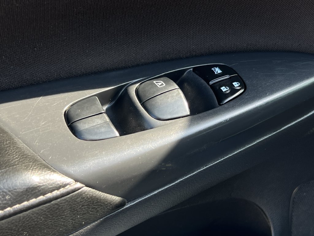 Used 2017 Nissan Sentra S FWD image 6