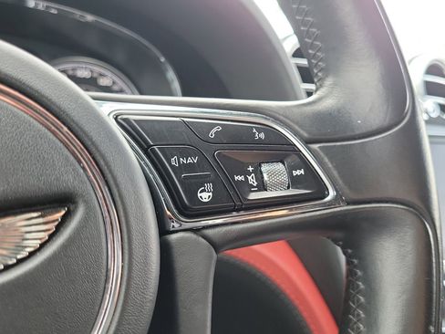 Used 2018 Bentley Bentayga AWD/4WD image 35