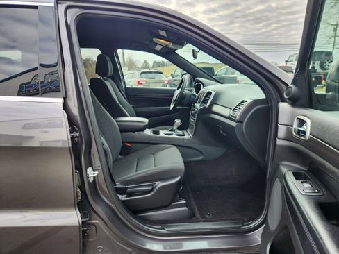 Used 2018 Jeep Grand Cherokee Laredo image 33