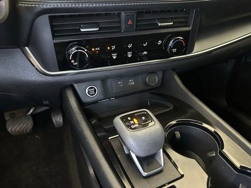 Used 2023 Nissan Rogue S AWD/4WD image 28