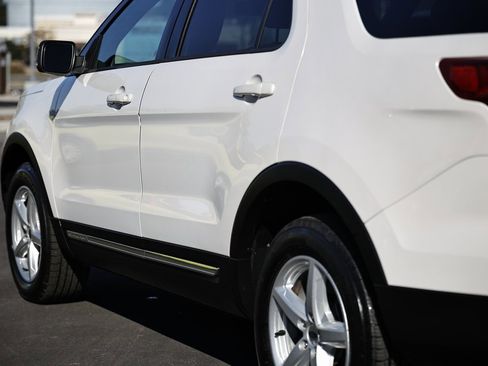 Used 2017 Ford Explorer XLT w/ Equipment Group 202A image 7