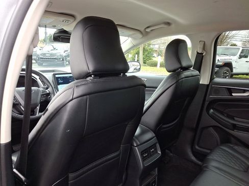 Used 2024 Ford Edge Titanium image 21