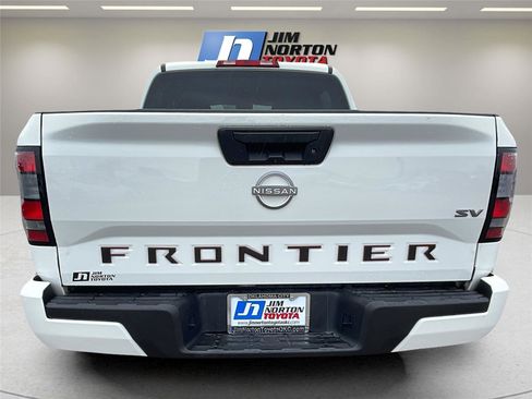 Used 2022 Nissan Frontier SV image 12