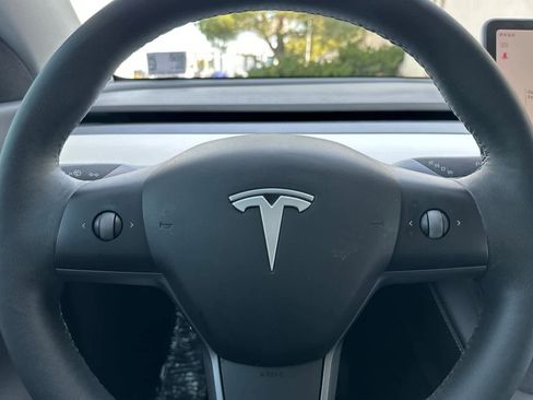 Used 2021 Tesla Model Y Long Range image 25
