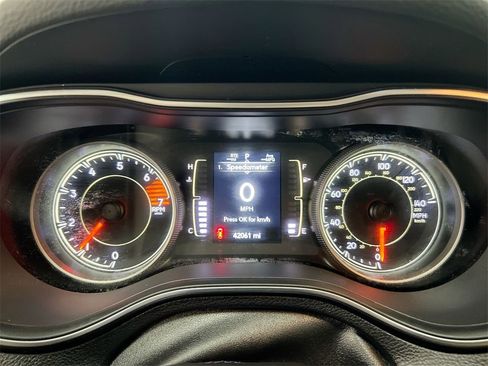 Used 2020 Jeep Cherokee Latitude Plus image 11