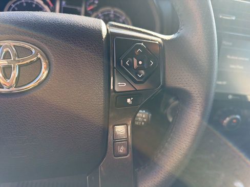 Used 2021 Toyota 4Runner Venture w/ Moonroof Package image 18