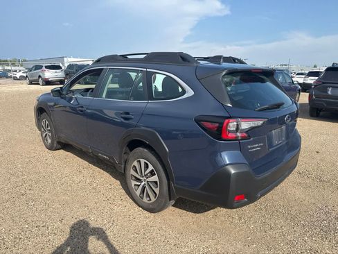 Used 2025 Subaru Outback AWD/4WD image 2