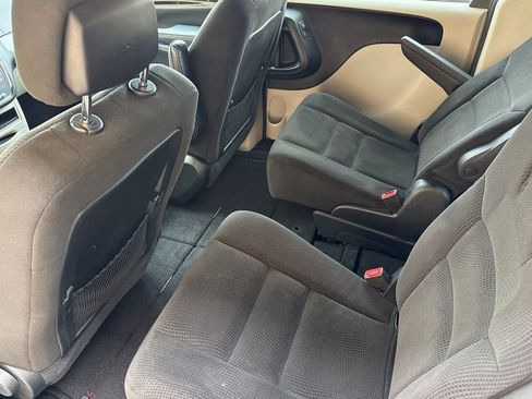 Used 2016 Dodge Grand Caravan SE image 6