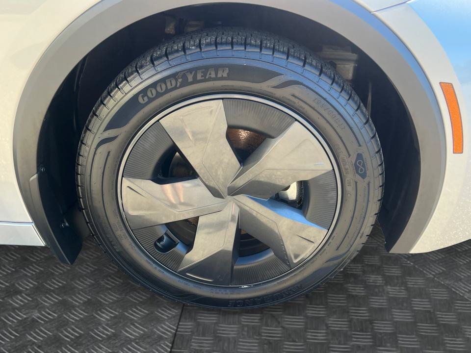 Used 2025 Toyota Prius LE FWD image 24