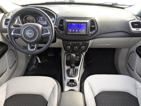 Used 2018 Jeep Compass Latitude image 17