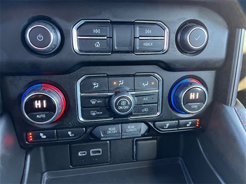 Used 2022 Chevrolet Suburban RST w/ Luxury Package image 28