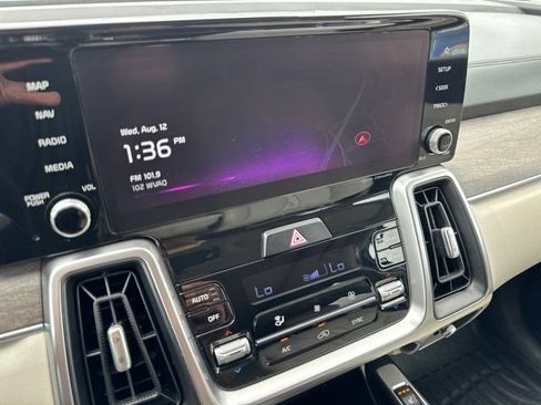 Used 2023 Kia Sorento S w/ Panoramic Sunroof Package AWD/4WD image 16