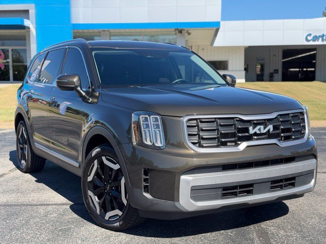 Used 2023 Kia Telluride S FWD image 2