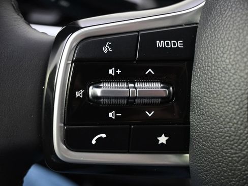 Used 2026 Kia Carnival FWD image 36