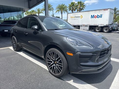 Certified 2026 Porsche Macan AWD/4WD image 4