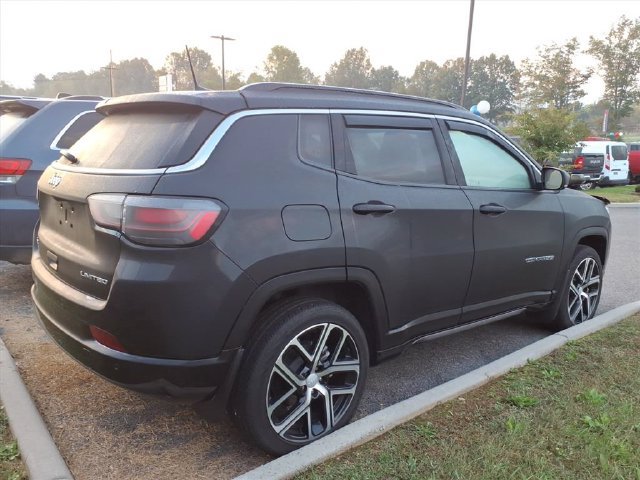 Used 2024 Jeep Compass Limited w/ Elite Group AWD/4WD image 9
