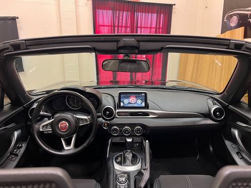 Used 2017 FIAT 124 Spider Classica RWD image 22