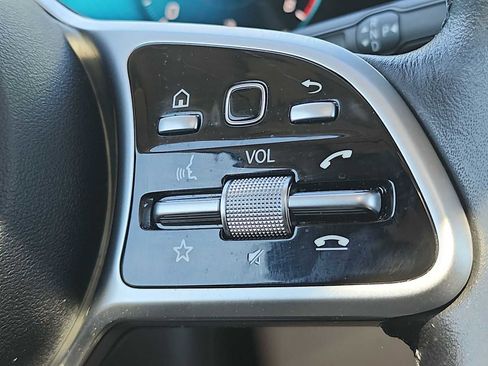 Used 2021 Mercedes-Benz GLB 250 4MATIC image 25