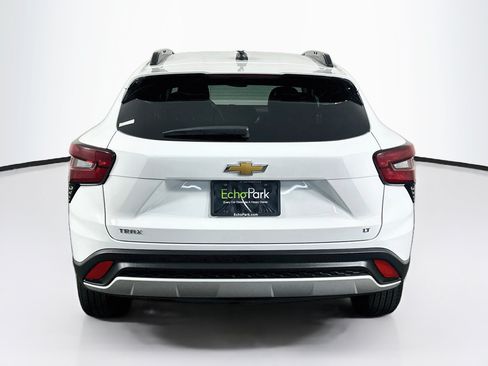Used 2025 Chevrolet Trax LT FWD image 7