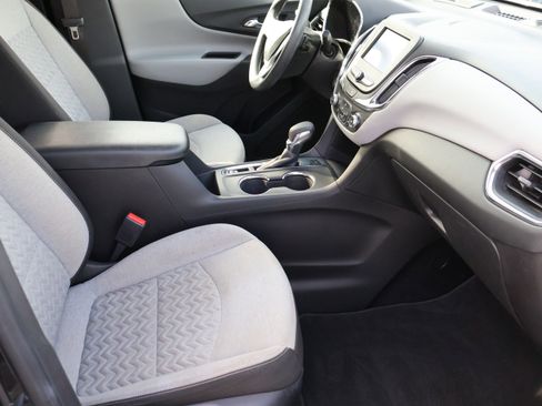 Used 2022 Chevrolet Equinox LS w/ LS Convenience Package image 11