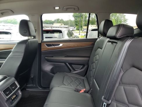 Certified 2024 Volkswagen Atlas SE w/ Panoramic Sunroof Package FWD image 10