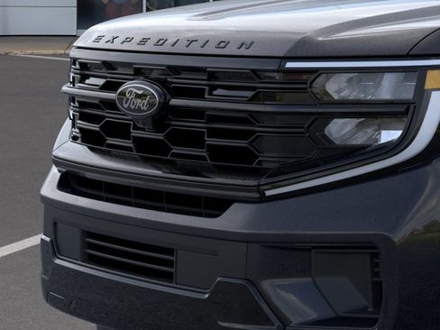 New 2026 Ford Expedition Platinum image 17