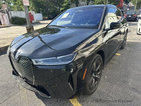 Used 2024 BMW iX xDrive50 w/ Premium Package AWD/4WD image 4