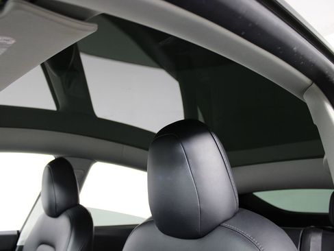 Used 2021 Tesla Model Y Long Range image 10