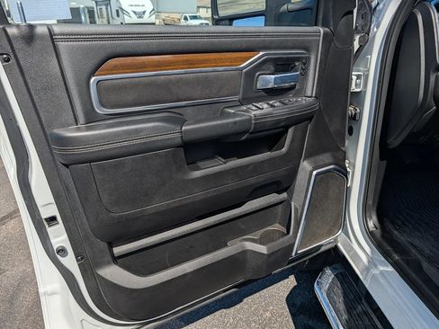 Used 2024 RAM 2500 Laramie AWD/4WD image 9