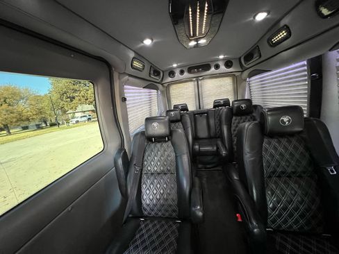 Used 2022 Ford Transit 250 Medium Roof AWD image 55