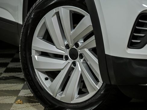 Used 2023 Volkswagen Atlas Cross Sport SE image 3