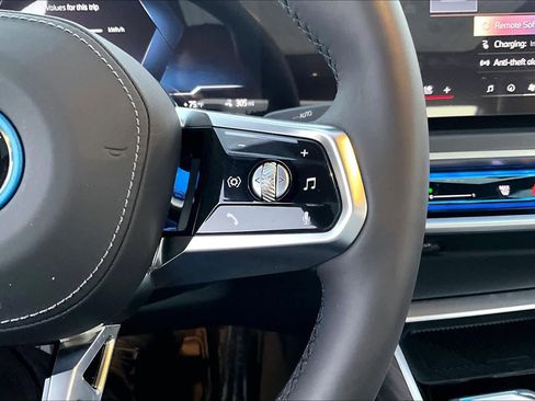 Used 2025 BMW i7 xDrive60 image 23