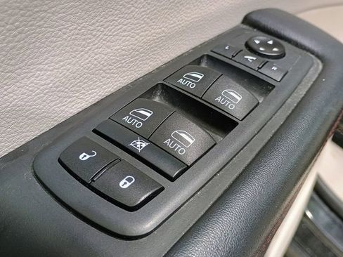 Used 2020 Chrysler Pacifica Limited image 15